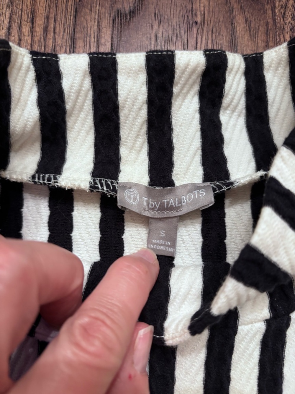 Talbots Striped Textured Top Size S Black Ivory Long Sleeve Athleisure - Picture 3 of 12